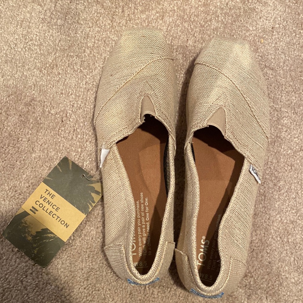 NWT Gold Metallic Toms